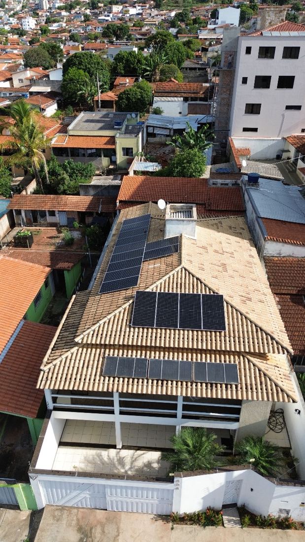 Sobrado com energia solar instalada pela Brasil Solar
